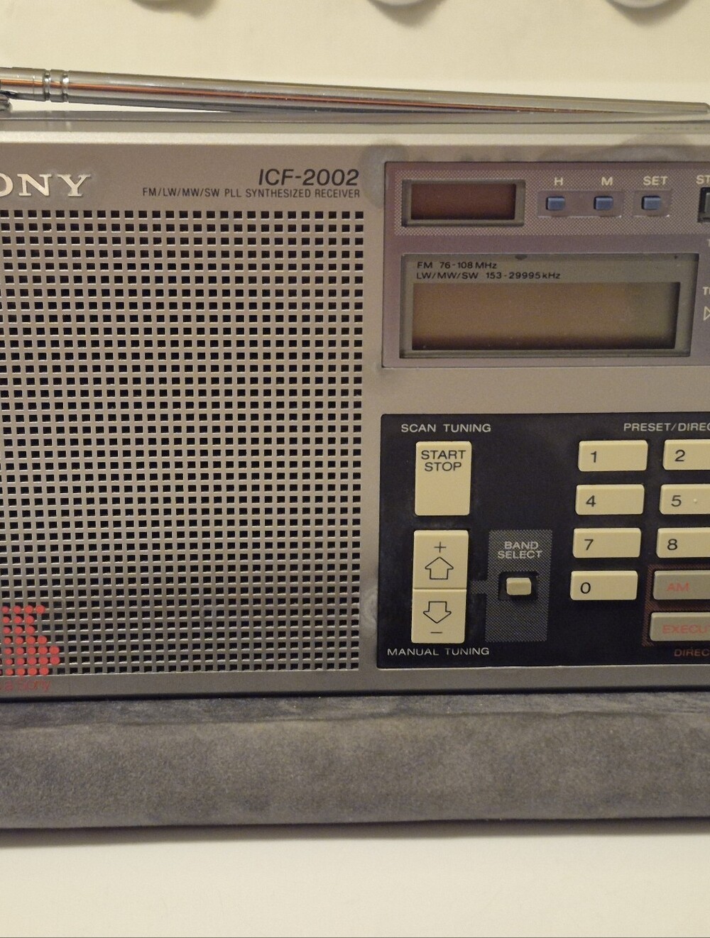 Vintage Sony Icf-2002 Radio
